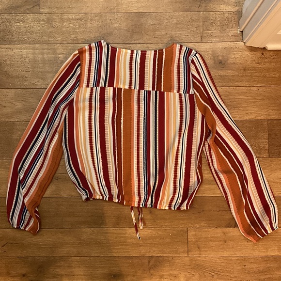 Jack by BB Dakota XS Silky Cropped Multicolor V Neck Blouse with Buttons and Tie - Picture 4 of 5